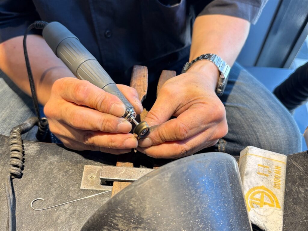 アクセサリー製品の磨き・表面仕上げ加工
